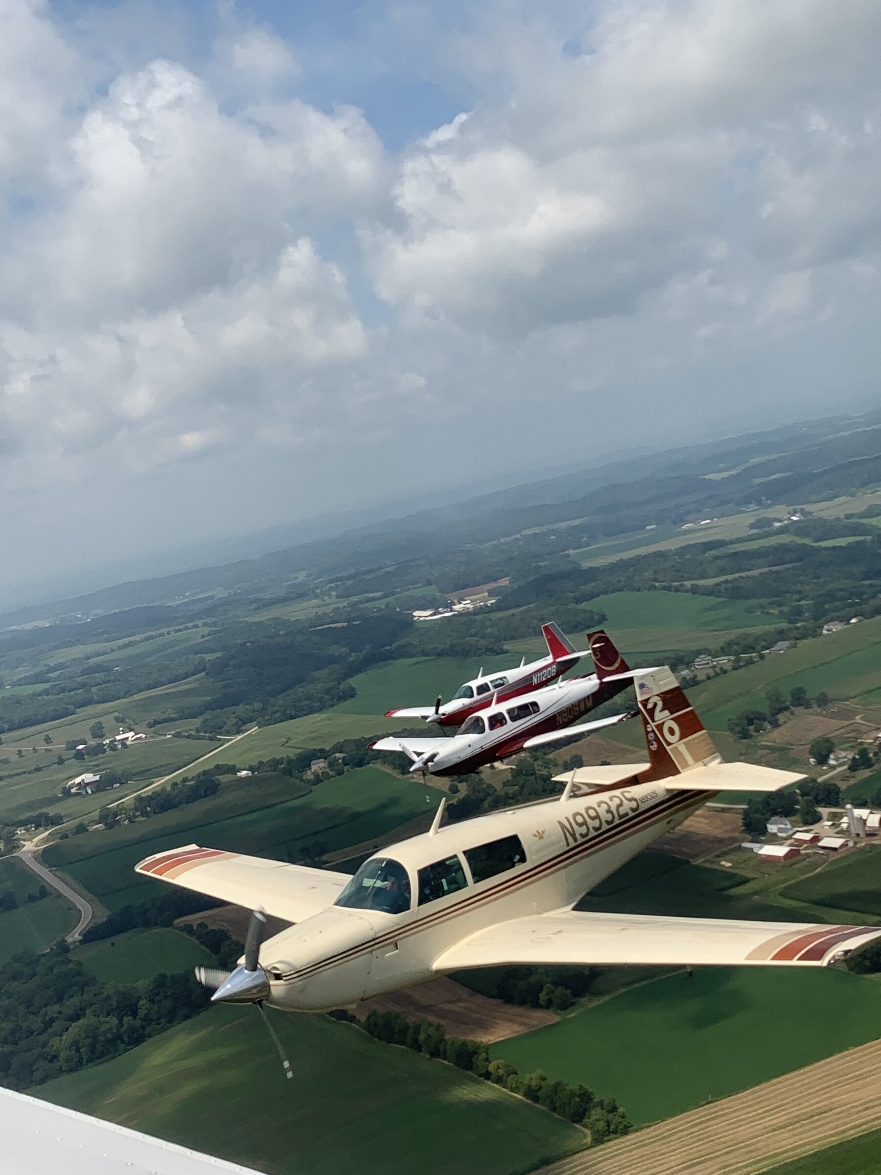 Cockpit view of close formation flying during the Mooney Caravan