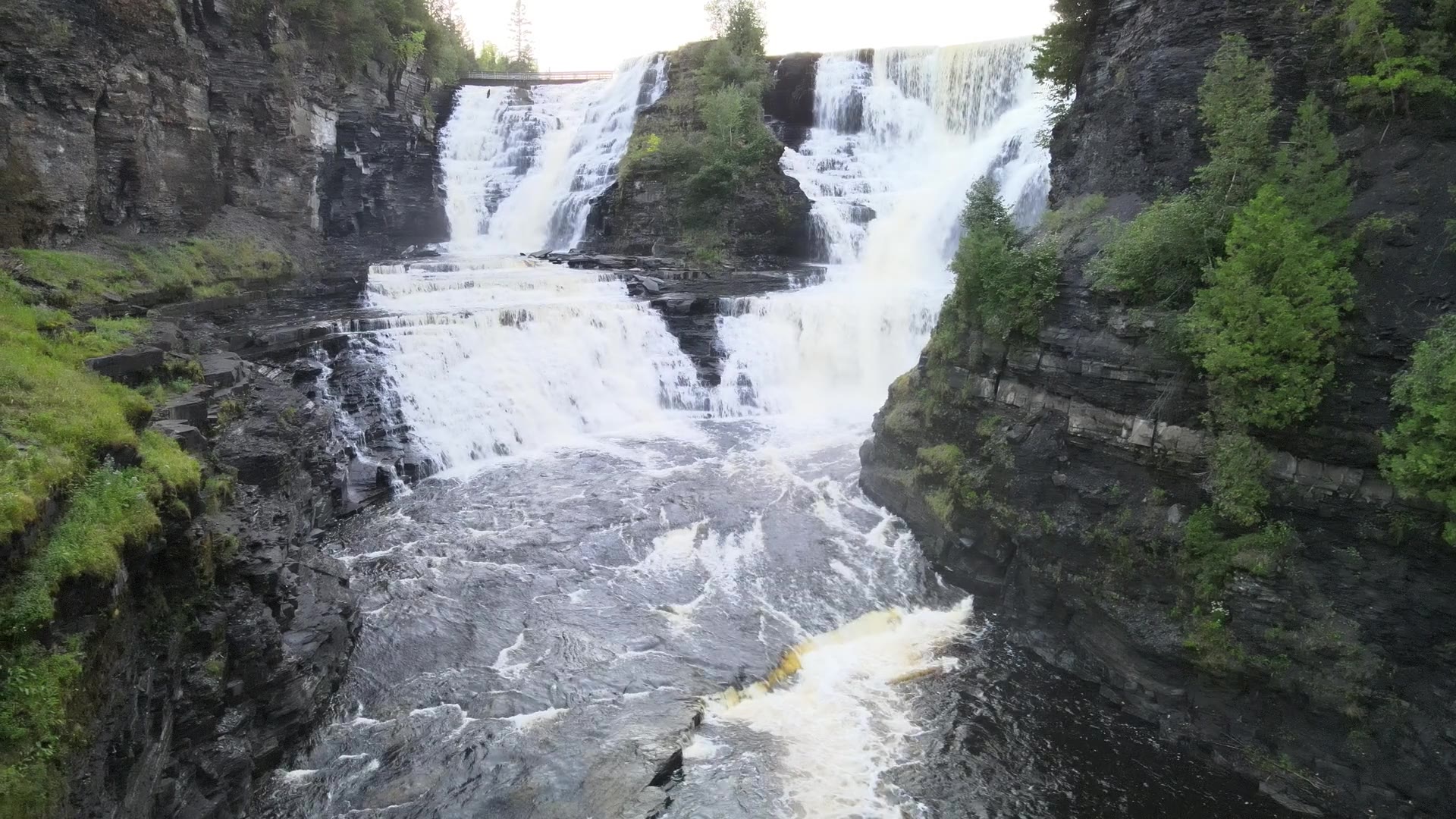 Kakabeka falls, full view
